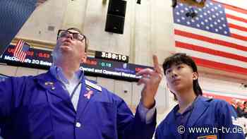 Dow erstmals über 43.000 Punkten: Wall Street marschiert von Rekord zu Rekord