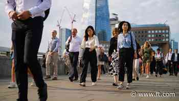 UK wage growth falls to 4.9%