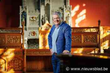 Uitgerekend op zijn verjaardag raakt Koen Anciaux (63) na 36 jaar niet herverkozen: “Soms is er iets te veel show in de politiek”