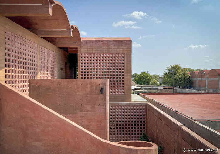 Rote Kappen
 - Gemeindezentrum von AIDIA Studio in Oaxaca