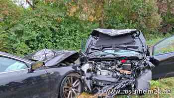 Schwerer Unfall auf der B15 bei Schechen - zwei Personen in Klinik gebracht