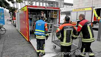 Aufzug am Ulmer Bahnhof bleibt stecken: Feuerwehr muss acht Menschen retten