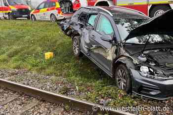 Volkmarsen: Zug erfasst Auto auf Bahnübergang