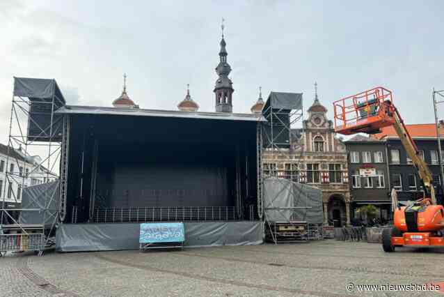 Podium prinsenverkiezing in opbouw op Grote Markt