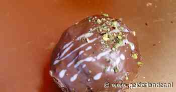 Vergeet de ‘crompouce’ en ‘Dubai-reep’: wordt deze oliebol met chocolade en pistache de nieuwe foodhit?