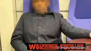 Choc in treno: si tocca i genitali davanti a una ragazza