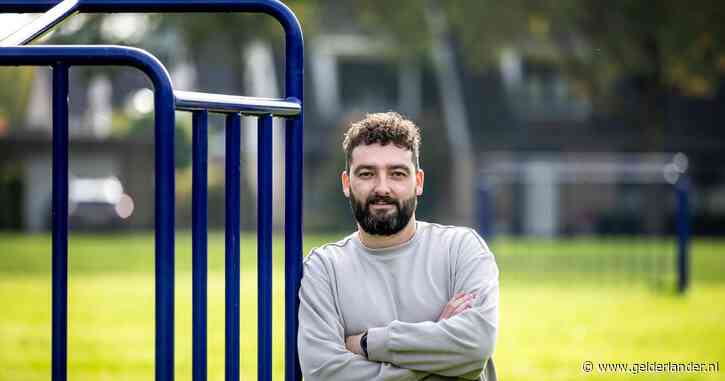 ‘De stervende zwaan’ grapten vrienden toen Bram (32) viel bij potje voetbal, maar het was een hartstilstand