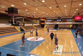 Limburg United trekt naar Hongaarse Szolnok met negen fitte spelers: “Supporters zitten hier dicht op het terrein”