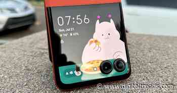 This Motorola Razr Plus deal cuts the price by $200