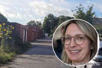 Eigenaar bewoonde garageboxen bracht zélf de stad op de hoogte: “Er lagen ratten dood op de straat en het afval stapelde zich op”