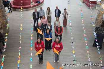 1.600 kraanvogels sieren inkomhal AZ Alma: “Boodschap van hoop en verbinding voor alle patiënten”