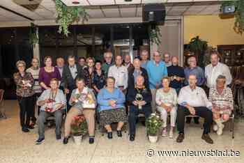 Kaartersclub huldigt kampioenen