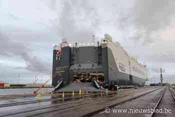 Grootste autoschip ter wereld, met plaats voor ruim 9.000 wagens, is gearriveerd in Antwerpse haven
