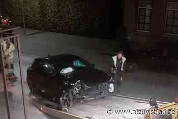 Auto botst tegen boom in Hamont