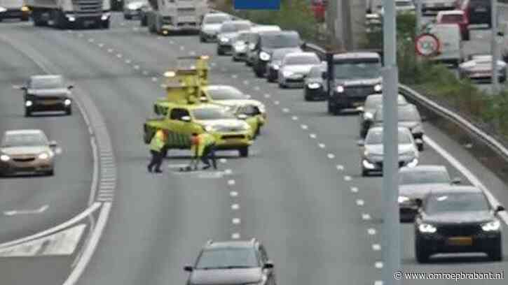 Glasplaat valt op snelweg, vertraging richting Den Bosch loopt op