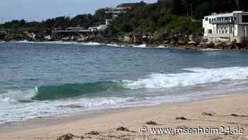 Mysteriöse schwarze Kugeln an beliebtem Touri-Hotspot angespült – mehrere Strände gesperrt