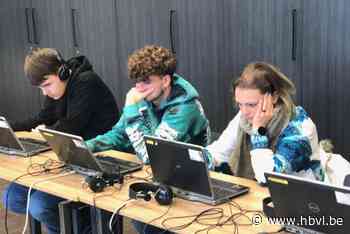 Bijzonder theoretisch rijexamen in Lanaken is een succes, al is niet iedereen geslaagd: “Het waren domme vragen”