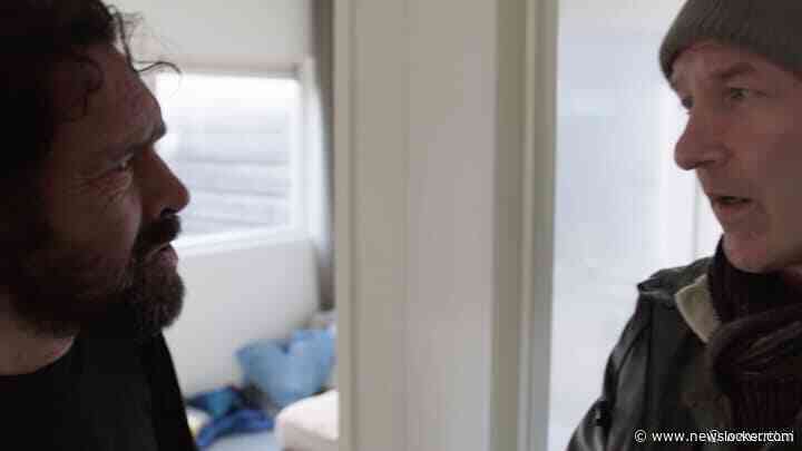 Eddy Zoey bezoekt daklozenwoonproject bewoner Mo: ‘Komt allemaal door heroïne’