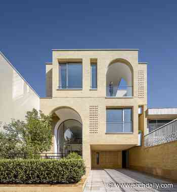 2 IVANs, 2 HOUSEs / Hamaan Architectural Office