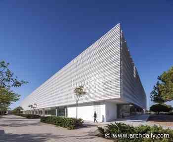 Municipal Sports Pavilion of San Vicente del Raspeig / MCEA | Arquitectura + NAOS 04 ARQUITECTOS