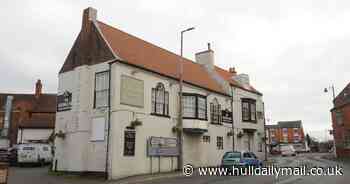 Punters wrestle man to ground after he threatens pub landlord with knife