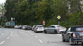 Ampel bleibt stehen: Wie lange 18.000 Fahrer auf der Rohrdorfer Straße noch Geduld brauchen