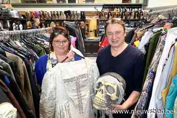 Duizenden verkleedkostuums vinden nieuwe thuis in Wondelgem: “We hadden dit vijf jaar eerder moeten doen”