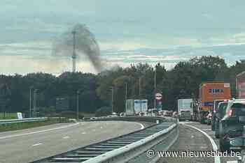 Ellenlange file op Noord-Zuid door brandende vrachtwagen in Helchteren