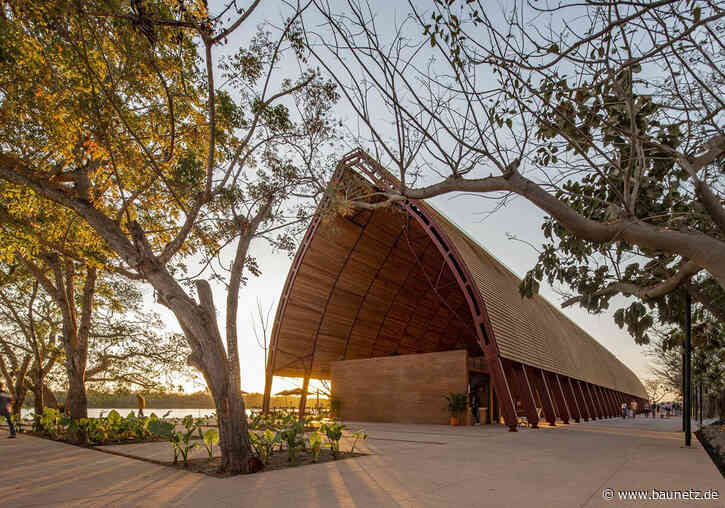 Schiffsrumpf am roten Pier
 - Fährhafen und Park in Mexiko von Colectivo C733