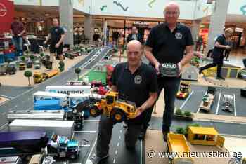 Vloot van tientallen zware (miniatuur)vrachtwagens palmt shoppingcenter in: “Kijken mag maar aankomen niet”