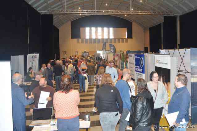 Sint-Jozefkerk loopt vol voor jobbeurs werknemers failliete BelGaN: “Positieve gesprekken, tot ze horen dat ik 59 jaar ben”