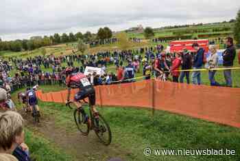 “Dit is onze jaarlijkse uitstap”: Veel volk op 29ste Kermiscross