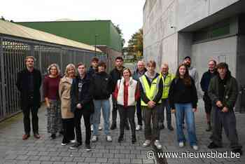 17 leerlingen lopen dagje in het zog van gemeentepersoneel Wevelgem