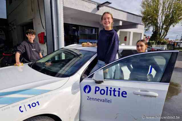 Kyano, Hanne en Rabia wassen combi’s voor het goede doel