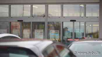 Polizeieinsatz im Rheinland: Mann bedroht Supermarktmitarbeiter und schießt mit Waffe