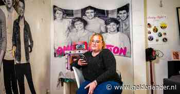 One Direction-superfan Stephanie is ontroostbaar: ‘Hele nacht naar telefoon gestaard’