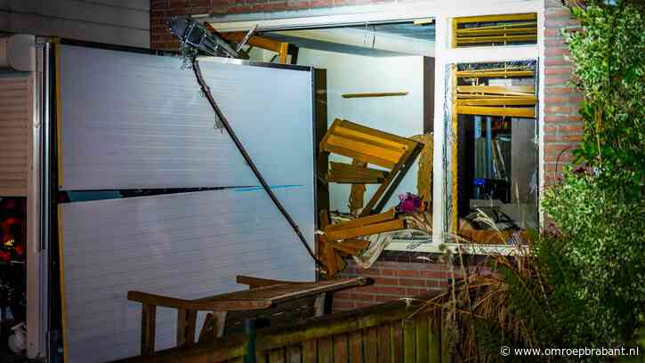 Drie gewonden na enorme explosie in huis, straat afgesloten