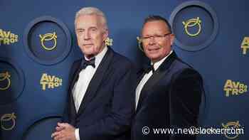 André van Duin neemt ontroerd prijs in ontvangst: dank u, kijkers