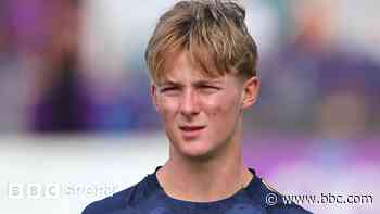 Essex batter Allison signs deal until 2026