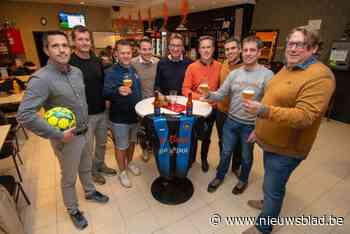 “De enige penalty die altijd binnengaat”: Voetbalclub viert 90-jarig bestaan met uniek biertje