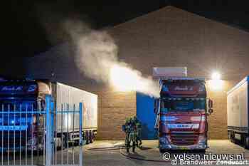 Waar rook is is geen vuur; hout in trailer blaast stoom af