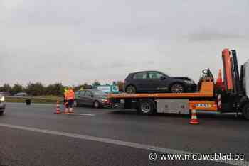Zware files op E403 na ongeval met drie wagens