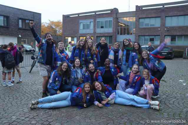 Jeugdraad trakteert vroege vogels op koffiekoeken en chocomelk