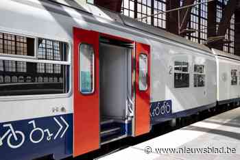 Treinbegeleider NMBS roept reizigers op om klacht neer te leggen voor overvolle trein tussen Berchem en Puurs