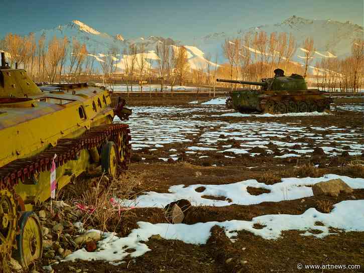 A UK Show Surveys Photographs That Defined Major Historical Events. Do These Pictures Hold the Same Weight Now?