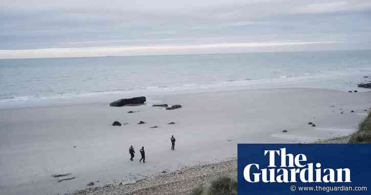 Baby dies after boat capsizes in attempted Channel crossing