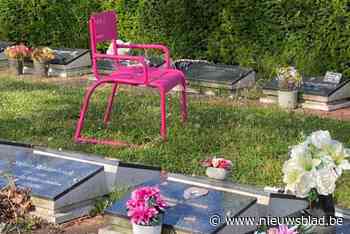 “Op een stoel bij het graf voelen mensen zich dichter bij overledene”: gemeenteraad buigt zich over trooststoelen op kerkhof