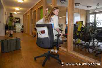 Medewerkers Scoutshuis genieten van Dag van de Jeugdbeweging met de Grote Prijs Bureaustoelenrace