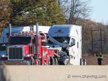 Collision involving multiple vehicles, cattle closes portion of Highway 401 in Kingston