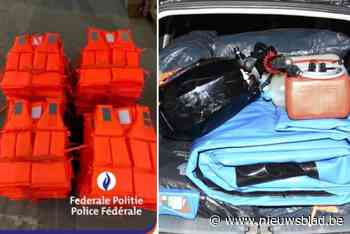 Twee mannen langer in cel voor mensensmokkel nadat politie jerrycans en bootje aantreft in wagen